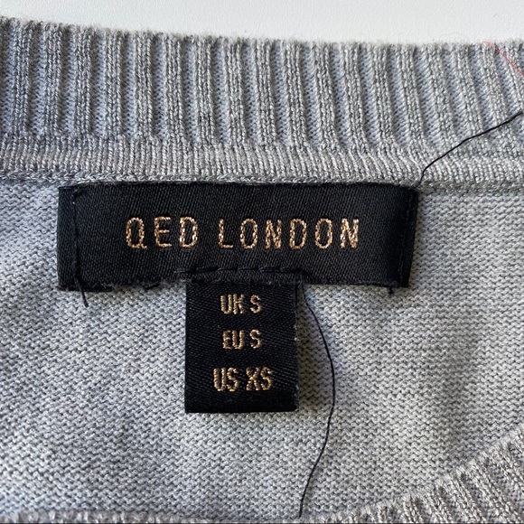 NWOT QED London Pearl embellished gray sweater pull over size S - Picture 10 of 11